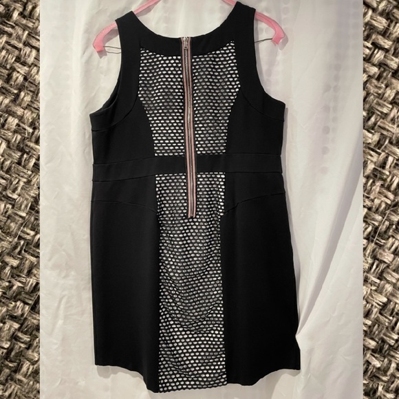 Black and White Sleeveless Overlay Dress - Picture 2 of 3